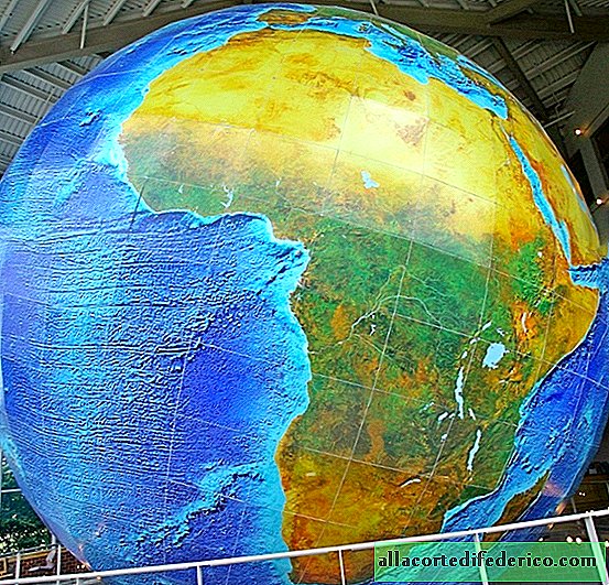 Where is the world's largest globe with a diameter of 12.5 meters