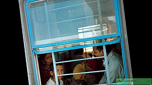 12 fotografií toho, čo to znamená jazdiť v indickom vlaku