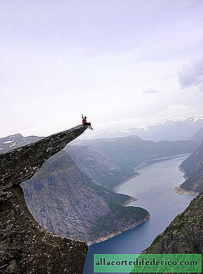 14 photos extrêmes de cascades dangereuses dans la célèbre langue troll en Norvège