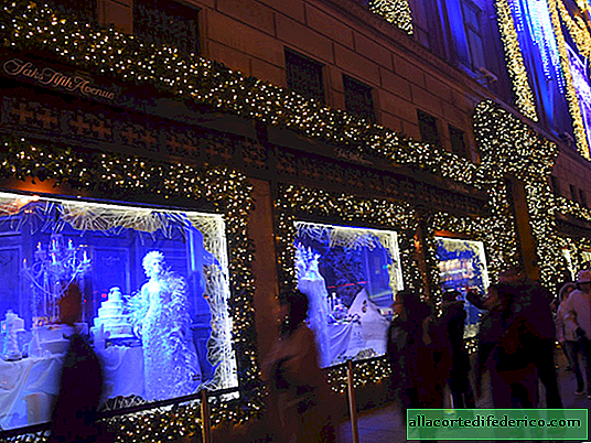 De 15 mooiste en mooiste kerstvitrines van New York Stores aller tijden