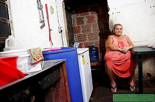 18 life photos of poor Venezuelan families and the contents of their refrigerators