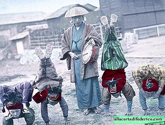 تُظهر الصور القديمة التي لا تقدر بثمن كيف عاش اليابانيون في تسعينيات القرن التاسع عشر