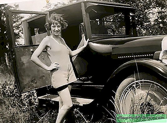Coola vintage foton där kvinnor från 1920-talet poserar bredvid sina bilar