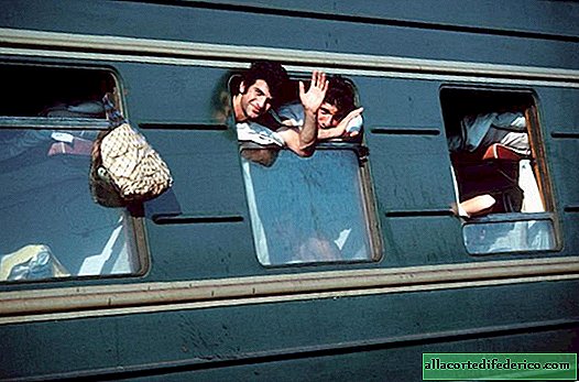 1981 i fargefotografier: hvordan sovjetiske innbyggere hvilte på Svartehavet