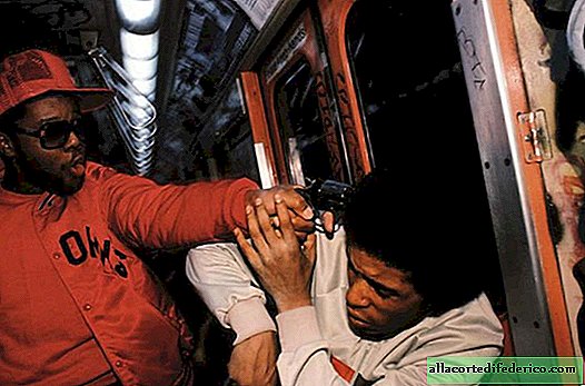 80年代のニューヨークの地下鉄の24の真の恐ろしい写真