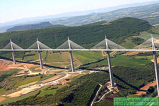 Viadukt von Millau: die höchste Brücke der Welt, die in nur drei Jahren gebaut wurde