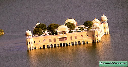 4 poschodia pod vodou: prečo bol palác Jal Mahal postavený uprostred jazera