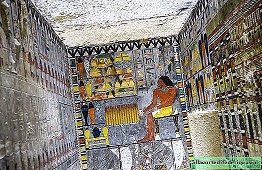 Archaeologists have found a 4000-year-old tomb, which seems to have just been painted