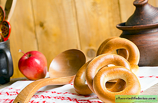 5 favorite dishes of Pushkin: Valdai bagels, fire cutlets, blanmange