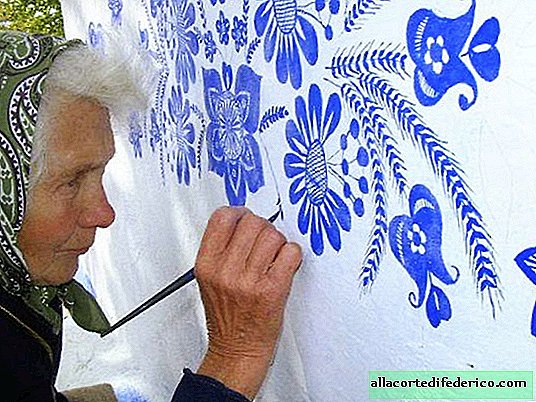 La abuela checa de 90 años convirtió un pequeño pueblo en una galería de arte