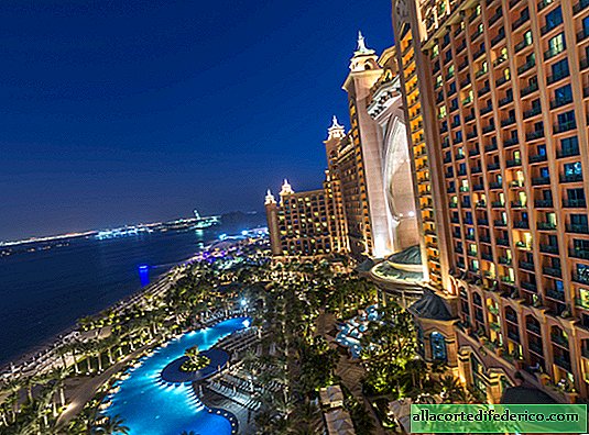 Atlantis, The Palm Gives Free Room Stay for Social Media Users