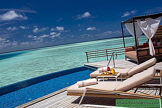 Az exkluzív medence a Baros Maldív-szigeteken a világ egyik leglátványosabb medencéje!