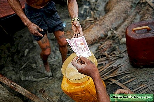 Plataforma de bambú y mano de obra: cómo la gente local extrae petróleo en Myanmar
