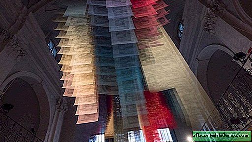 Color is the content: an interesting gradient installation appeared in an Italian temple