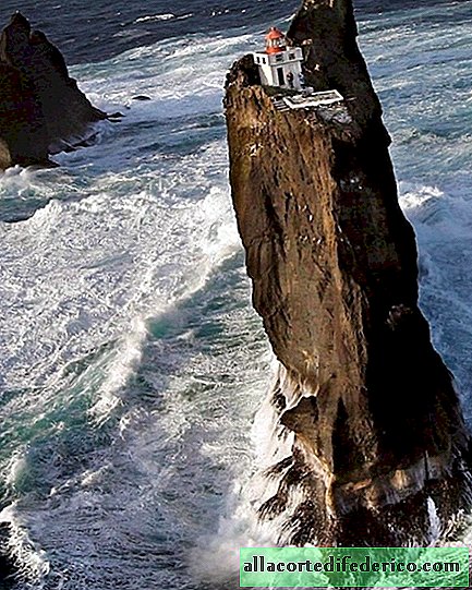 Pourquoi la plate-forme carrée est-elle construite sur le phare islandais Tridrangar?