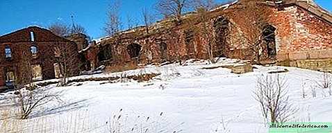 Spectaculaire foto's van het fort van Kronstadt, waar het vuur de baksteen in stalactieten veranderde