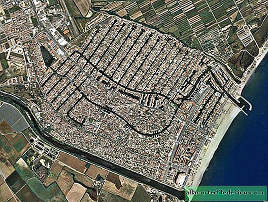 Empuriabrava: Catalan resort where there are more channels than in Venice