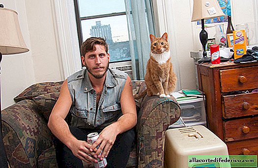 The photographer created a photo project about bachelors of New York and their cats