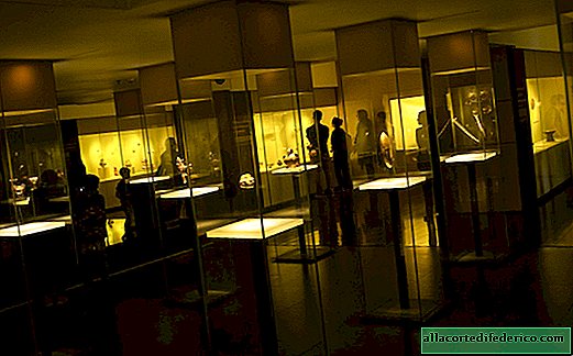 Where is the Museum of Gold, in which all the exhibits are made of precious metal