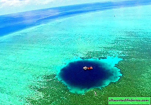 Where is the Dragon Nora - the deepest blue hole on the planet