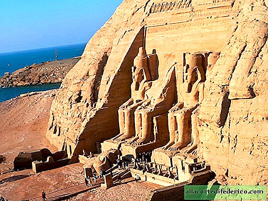 Where today descendants of the inhabitants of ancient Egypt live