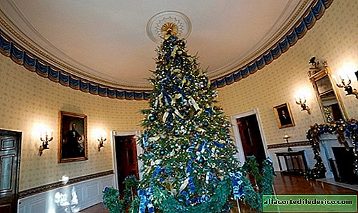 How US First Lady Melania Trump Decorates the White House for Christmas