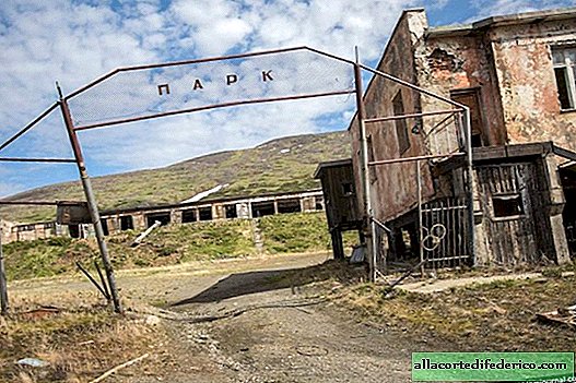 What does the Soviet ghost town located near the USA look like now