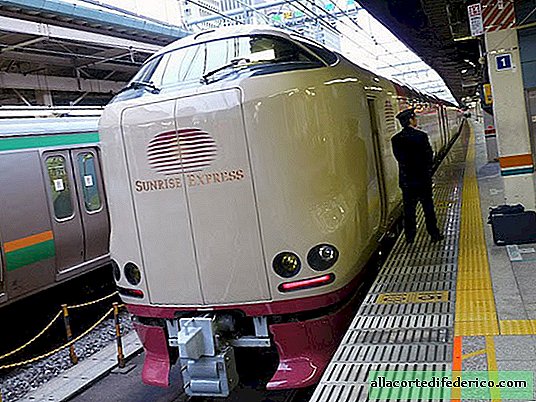 ¿Cómo se ve un asiento reservado en uno de los pocos trenes nocturnos en Japón?