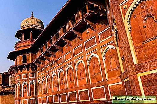 Benteng Merah Agra: kehilangan wisatawan yang berkunjung ke kota demi Taj Mahal