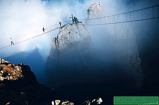 Crimée: montagne Aï-Petri et ponts suspendus