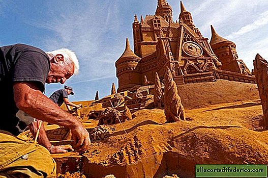 Le plus grand festival de sculptures de sable impressionne par ses incroyables créations