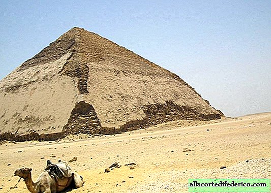 Den lilla kända "trasiga" egyptiska pyramiden i Dakhshur