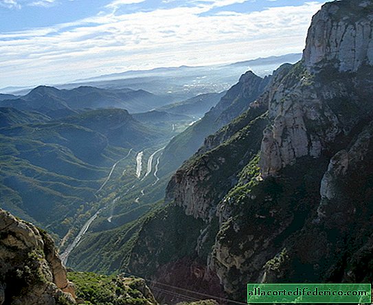 Montserrat: "montagnes coupées" et le monastère bénédictin
