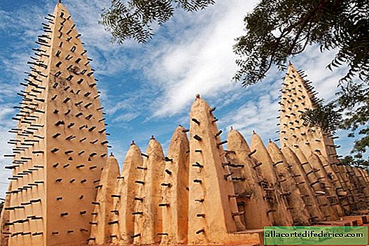 Unusual mosques in West Africa, in which nothing distracts from prayer