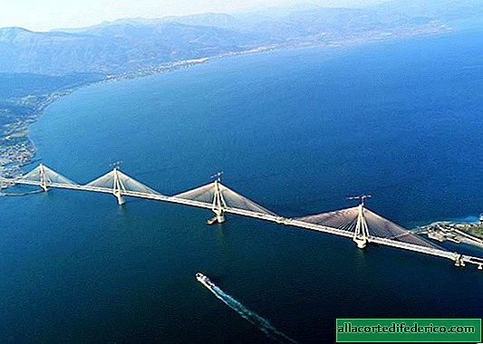 An incredible bridge in Greece, which should not have been, but which nevertheless was built
