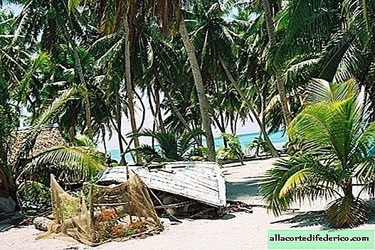 Palmerston Island - a paradise island where one large family lives