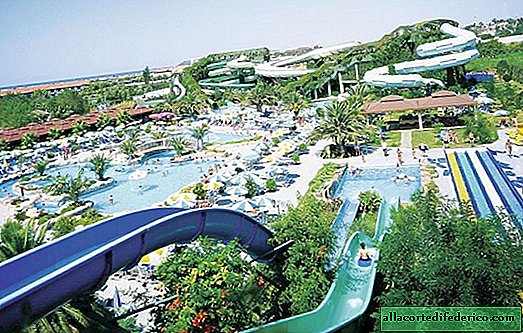 الفنادق المائية أو Water Slide Side
