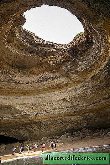 Пещера Бенагил