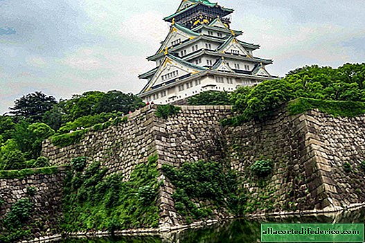 Por que a maioria dos castelos japoneses são um remake