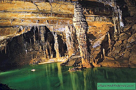 En fantastisk grotte i Slovenia hvor det er en jernbane og til og med et konsertsal