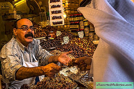 Traveler liet zien hoe en wat ze verkopen op de markt in Koeweit