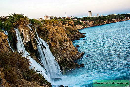 The world's largest waterfall flowing into the sea
