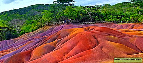 Mysterious multi-colored sands, the pattern of which cannot be broken by either wind or rain