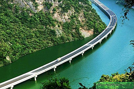 จีนได้สร้างสะพานที่แปลกประหลาดที่สุดในโลก - ริมแม่น้ำ!