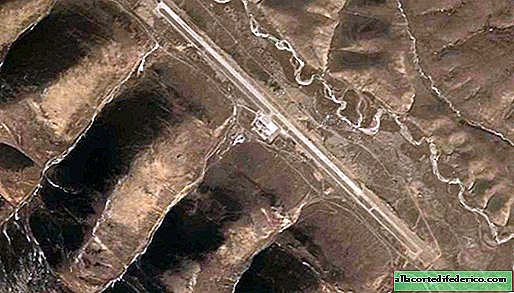 Von Wolken umgeben: Flughafen Bamda - der höchste Bergflughafen der Welt