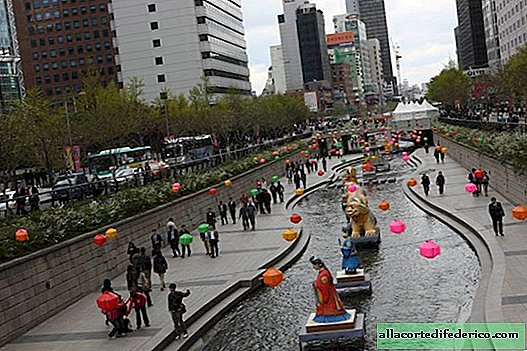Avtocesta je bila odstranjena v Seulu, reka, betonirana v prejšnjem stoletju, pa je bila vrnjena
