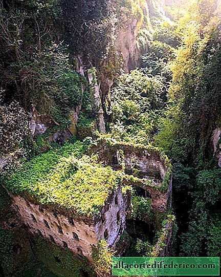 Valle de los molinos - molinos abandonados en el fondo de un desfiladero en Italia