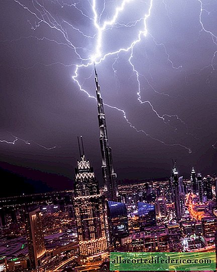 Increíbles paisajes urbanos de Dubai y Singapur durante una tormenta eléctrica
