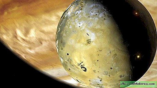 Jupiterin "kultainen" kuu: mikä on piilotettu Ion kirkkaankeltaisen kuoren takana